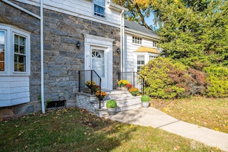 47 Clive St, Metuchen, NJ 08840