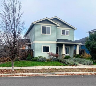 1023 Lithia Way, Talent, OR 97540