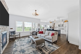 635 Deer Ridge Dr, Atkins, IA 52206