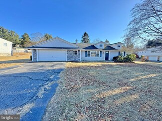 50 Red Maple Ave, Mountain Top, PA 18707
