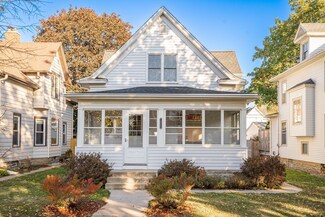 1323 Adams St NE, Minneapolis, MN 55413