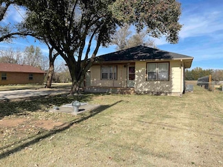 2214 Norman Rd, Enid, OK 73703