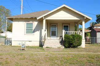 206 N 7th St, Henryetta, OK 74437