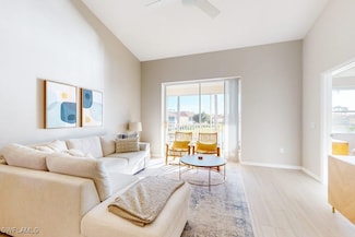 350 Robin Hood Cir Unit 202, Naples, FL 34104