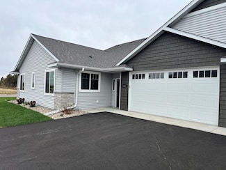3104 Bassett Dr, Mankato, MN 56001