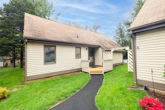 7 Copper Hill Dr, Guilford, CT 06437
