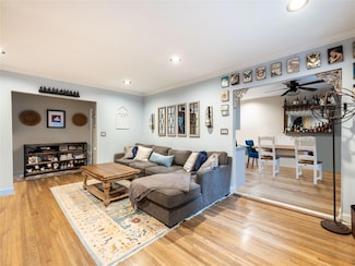 215 Middle Neck Rd Unit 15-2A, Great Neck, NY 11021