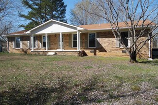 221 Millcreek Dr, Loretto, TN 38469