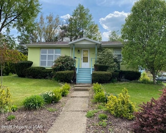 118 Monroe Ave, Dallas, PA 18612