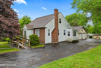 2142 River Rd, Schenectady, NY 12309