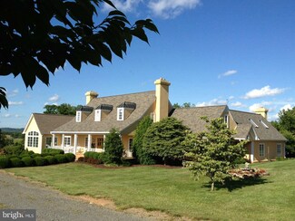 10590 Mountain Shadow Ln, Marshall, VA 20115