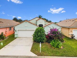 9520 Lago Dr, Boynton Beach, FL 33472
