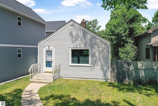 1029 E Front St, Traverse City, MI 49686
