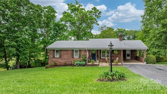 1664 Lafayette Ave, Hudson, NC 28638