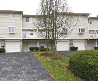 6871 Shore Island Dr Unit 2, Indianapolis, IN 46220