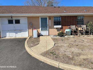 671A New Castle Ct, Lakewood, NJ 08701