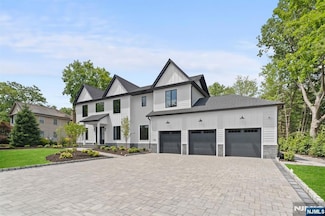 172 Birchwood Rd, Old Tappan, NJ 07675