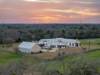 4620 Treybig Loop, Fayetteville, TX 78940