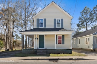 807 Walker Ave, Elizabeth City, NC 27909