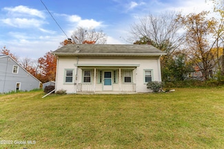 17 Tamarac Rd, Troy, NY 12180