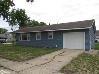 526 W 8th St, Carroll, IA 51401