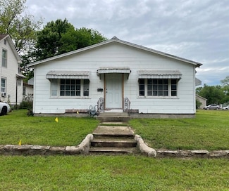 512 E 8th St, Coffeyville, KS 67337
