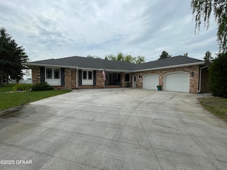 214 14th St, Cando, ND 58324