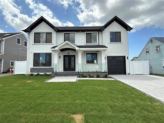 20 Baker Ln, Levittown, NY 11756