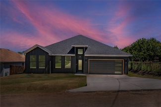 2213 Navasota St, Granbury, TX 76048