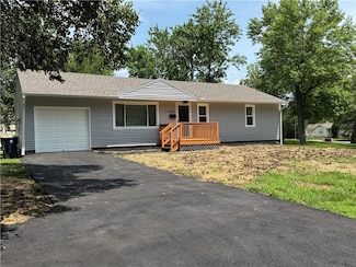11324 Greenwood Rd, Kansas City, MO 64134