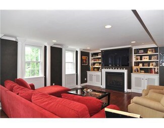 32 Arnold St, Providence, RI 02906