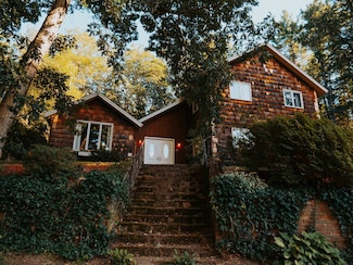 161 County Rd, Bedford, NH 03110