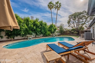 963 E Lobster Trap Ln, Tempe, AZ 85283