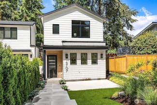 6707 117th Ave NE, Kirkland, WA 98033