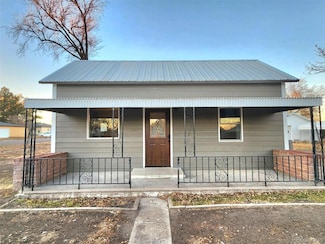 402 E 5th St, Julesburg, CO 80737