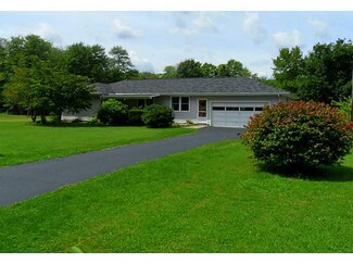 1252 S Valley View Rd, Pulaski, PA 16143