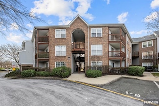 152 Lynette Dr, Fort Lee, NJ 07024