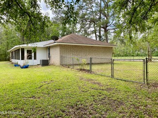 1215 S Beech St, Picayune, MS 39466