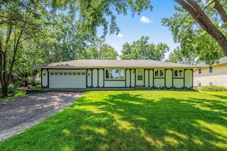 8210 Red Oak Dr, New Brighton, MN 55112