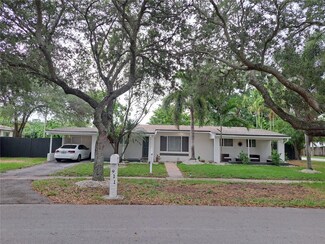 911 W Country Club Cir, Plantation, FL 33317