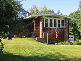 75 Hewitt Dr, North Bennington, VT 05257