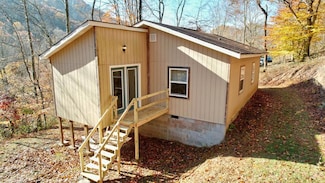 70 Hondo Ln, Hinton, WV 25951