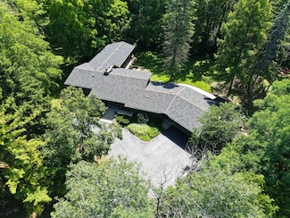 W220N7820 Golf View Ln, Sussex, WI 53089