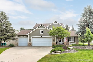 8474 Twin Lakes Dr, Jenison, MI 49428