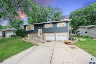917 S Grandview Ave, Sioux Falls, SD 57103