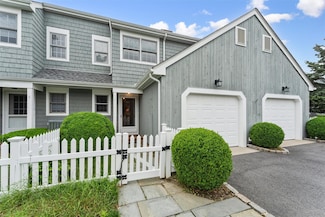 7 Brittany Ln, Westhampton Beach, NY 11978