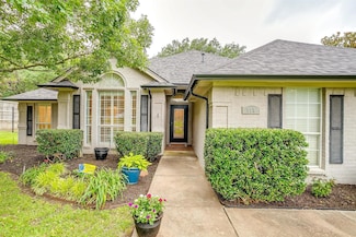 808 Oak Crest Rd, Burleson, TX 76028