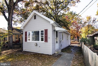 74 E Woodburn Ave, Pine Hill, NJ 08021