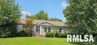 614 W College St, Harrisburg, IL 62946