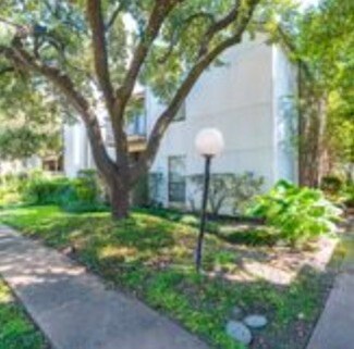 10137 Waterstone Dr, Houston, TX 77042